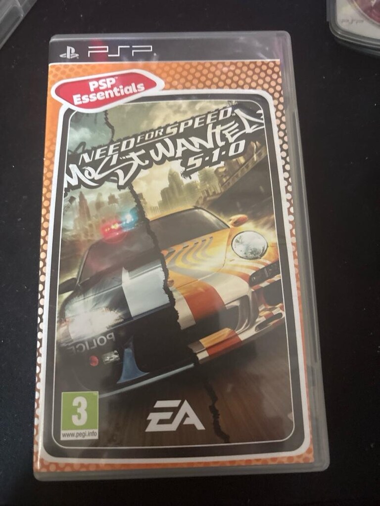 psp2004 ve 8 oyun içinde koleksiyonluk olan gta chinatownwars var - 11