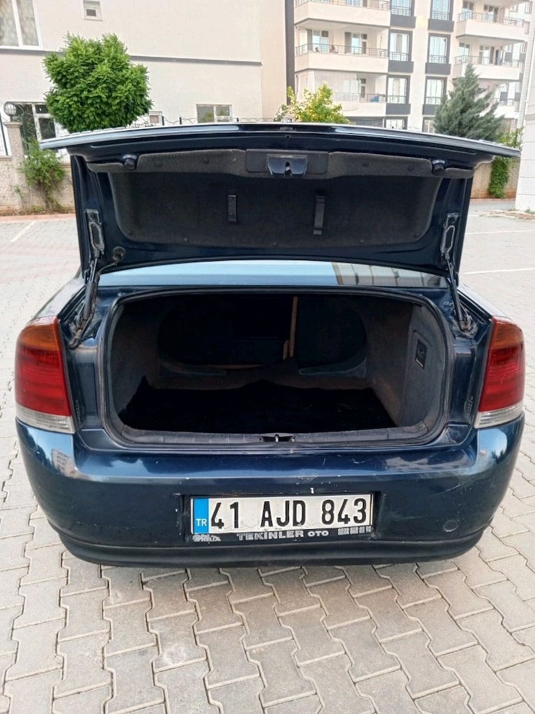 2003 model 2.2 Opel Vectra - 12