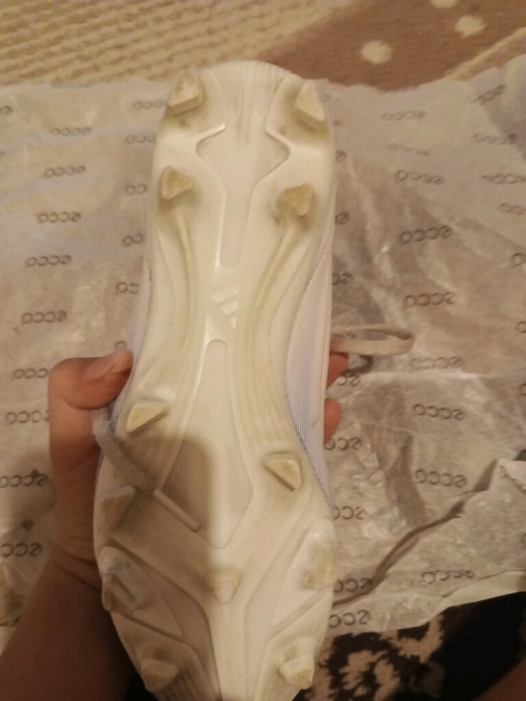 Krampon Adidas F50 modelidir - 10