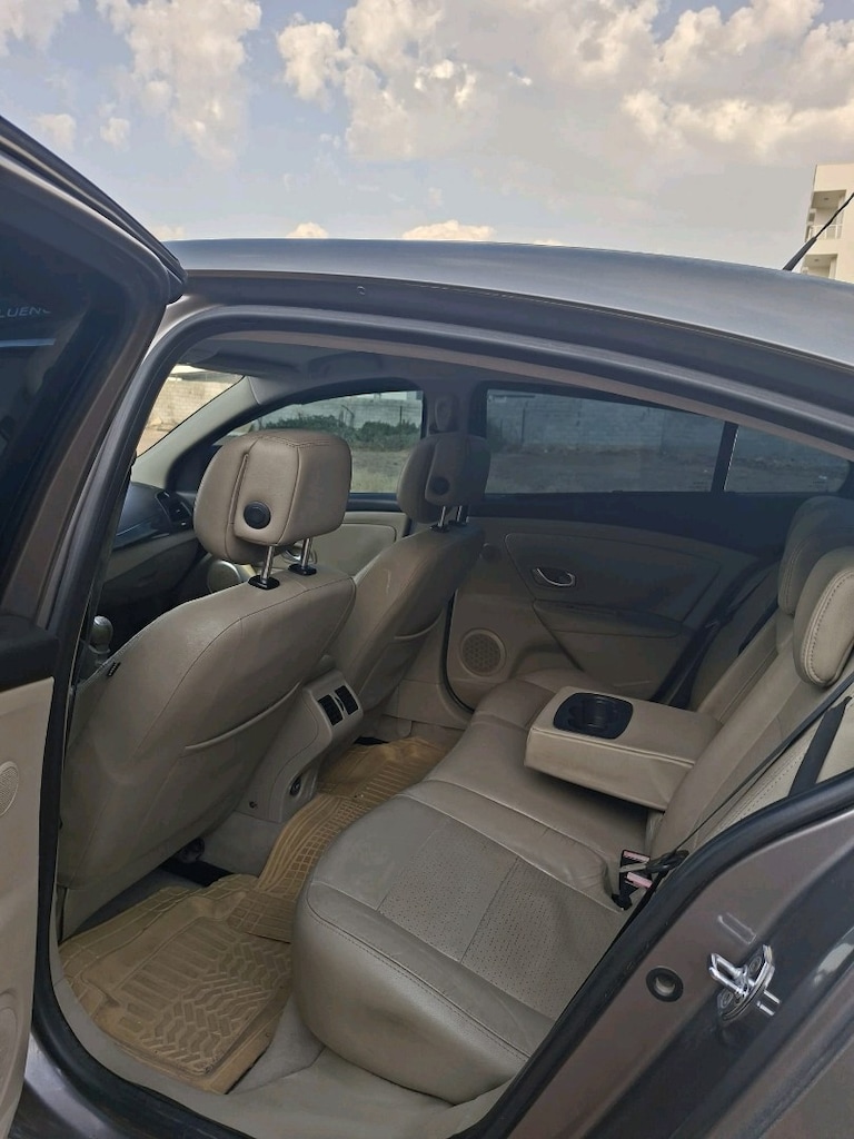 Fluence Privilage + Sanroof - 5