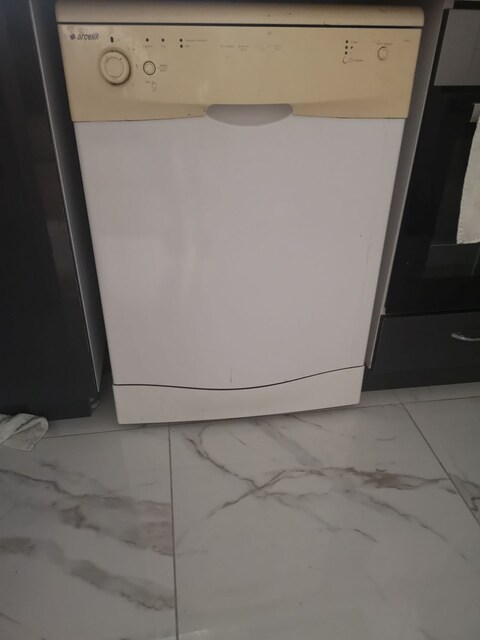 Çok iyi durumda buz dolabı ve bulaşık makinası