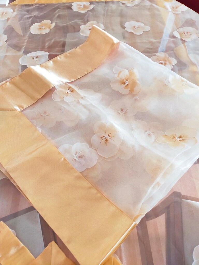 Krem Rengi Çiçek Desenli Masa Örtüsü Takımı. - 3