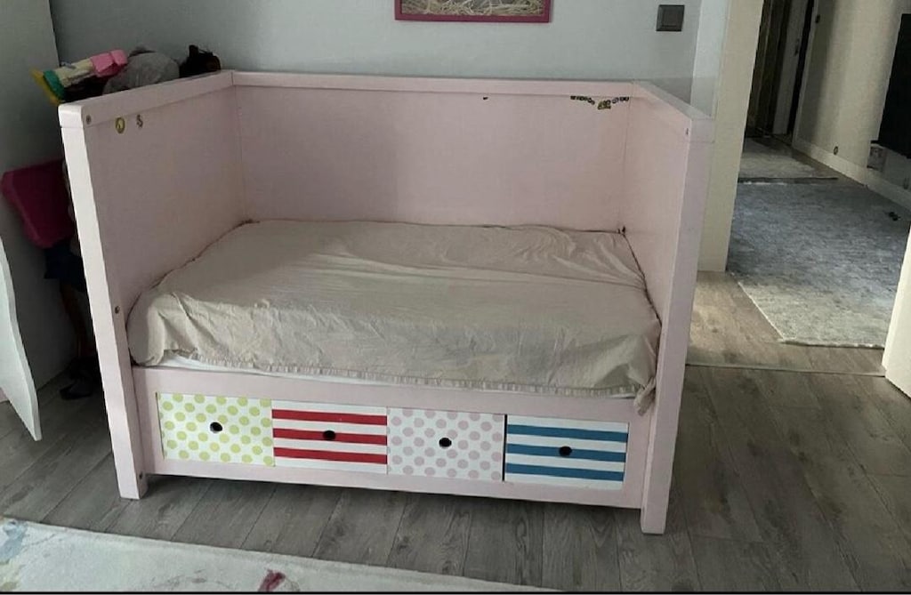 Pleksi Korumalı Pembe Çocuk Yatağı – Yatak ve 4 Çekmece Dahil - 2