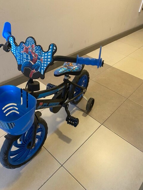 Çoçuk bisikleti ve scooter sorunsuz temiz