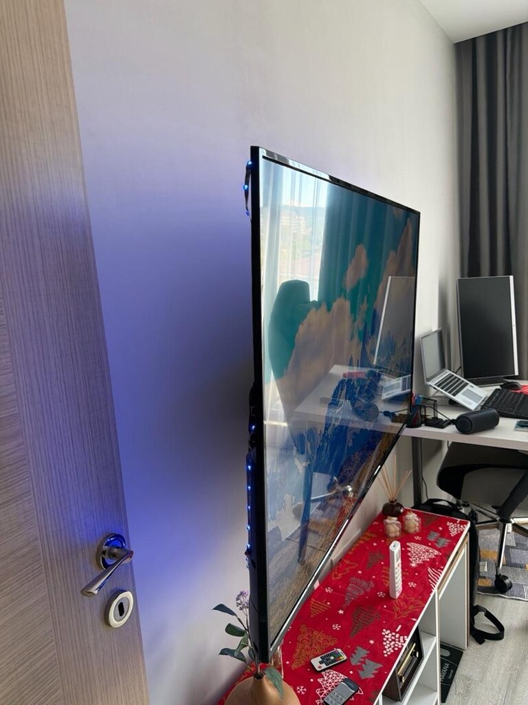 Awox 58 inc Ultra HD (4K) TV - 2
