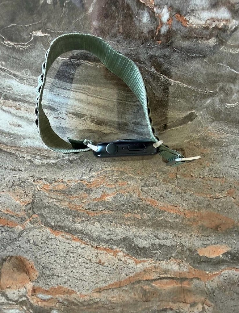 Apple Watch SE 44 mm (Siyah Renk) - 3