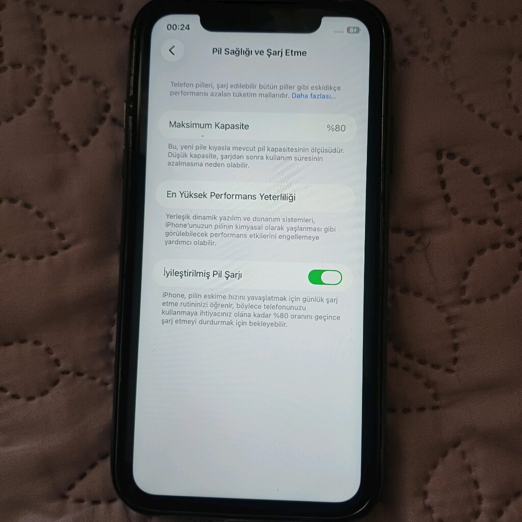 İPhone 11 64 GB ve kulaklık ( sıfır )
