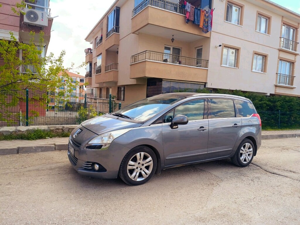 PEJO 5008 1.6 E-HDI premium Pack auto 6R 115HP - 3