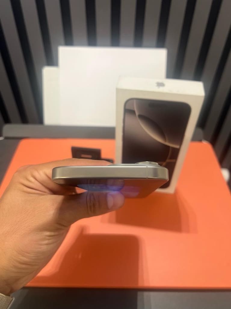 İphone 16 Pro Max Natural Titanium 256GB - 6
