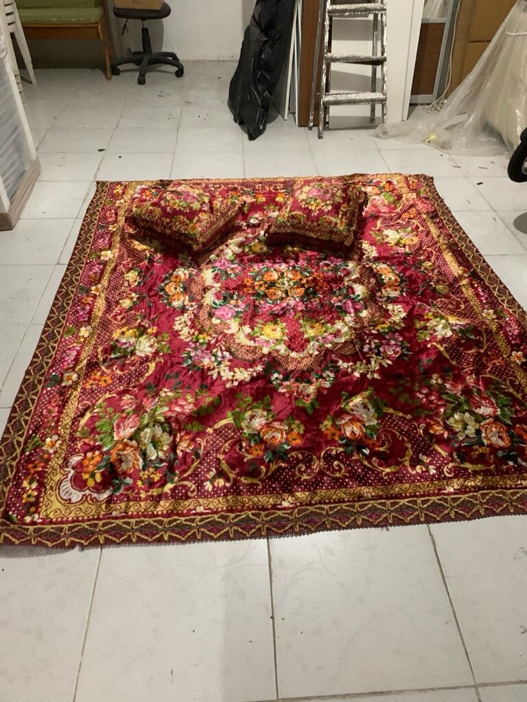 yatak örtüsü duvar halusı