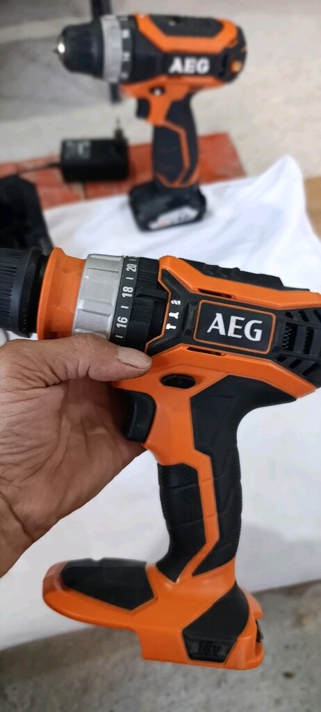 AEG sarzlı matkap 18v - 2