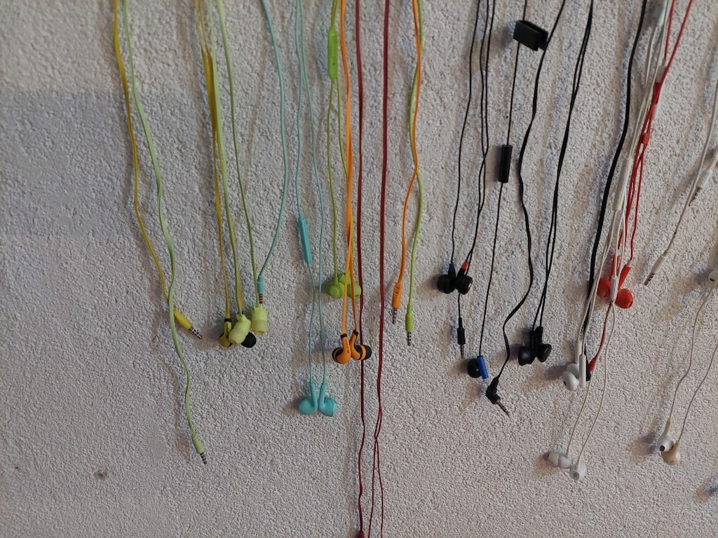 Kablolu kulaklık. 2 adet İphone girişli. 1 adet type c girişli. - 20