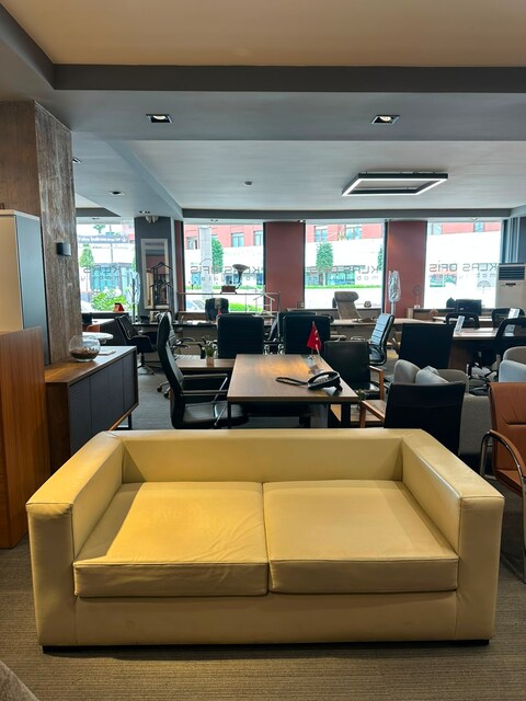 KLAS OFİS ÜSKÜDAR KREM DERİ BEKLEME KOLTUĞU İKİNCİ EL