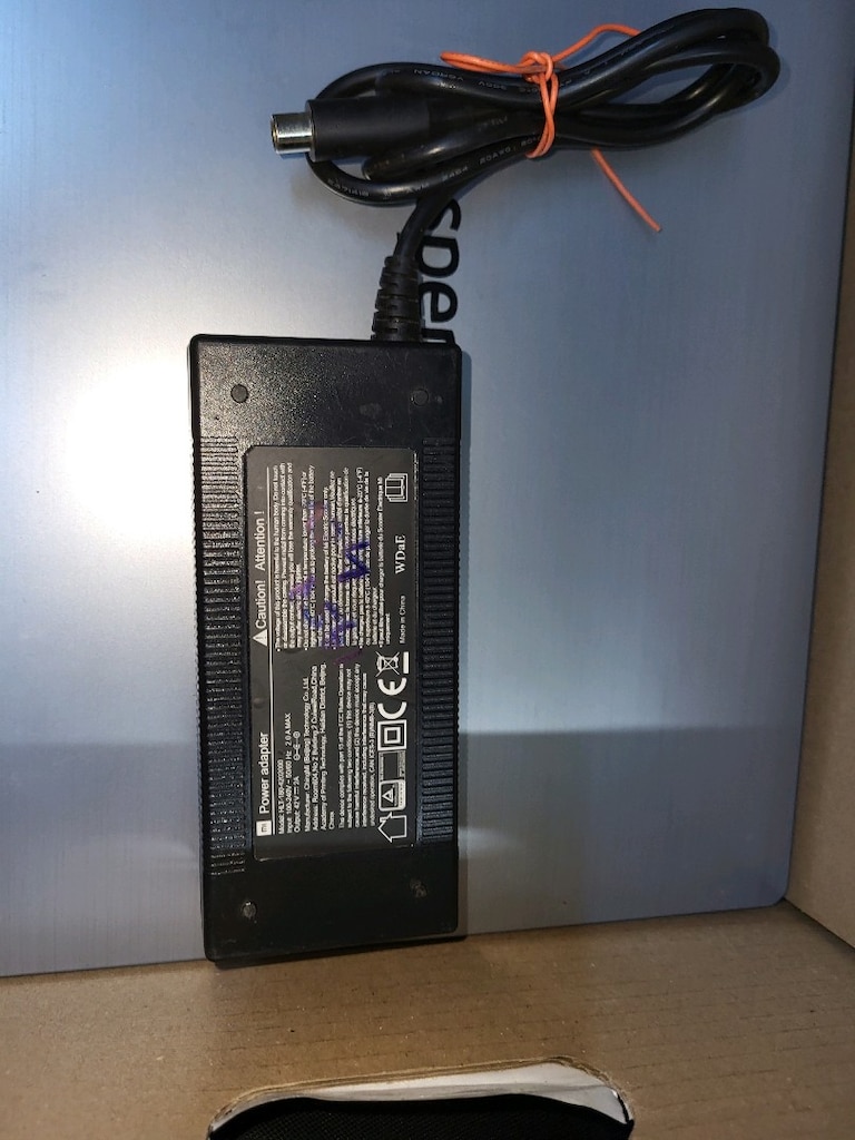 36 volt LİTYUM PİL İÇİN 42 VOLT 2 AMPER Mİİ SCOOTER ADAPTÖR 2EL - 2