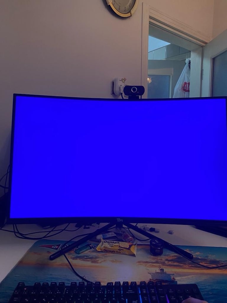 Twisted Minds 32 inc Curved 180hz Gaming Oyuncu Monitor - 11