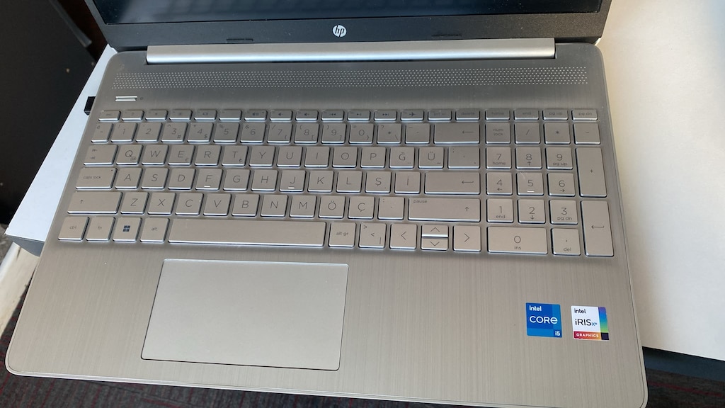 HP 15s-fq4015nt i5 11. Nesil – 8 GB RAM – 512 GB SSD – Full HD - 3