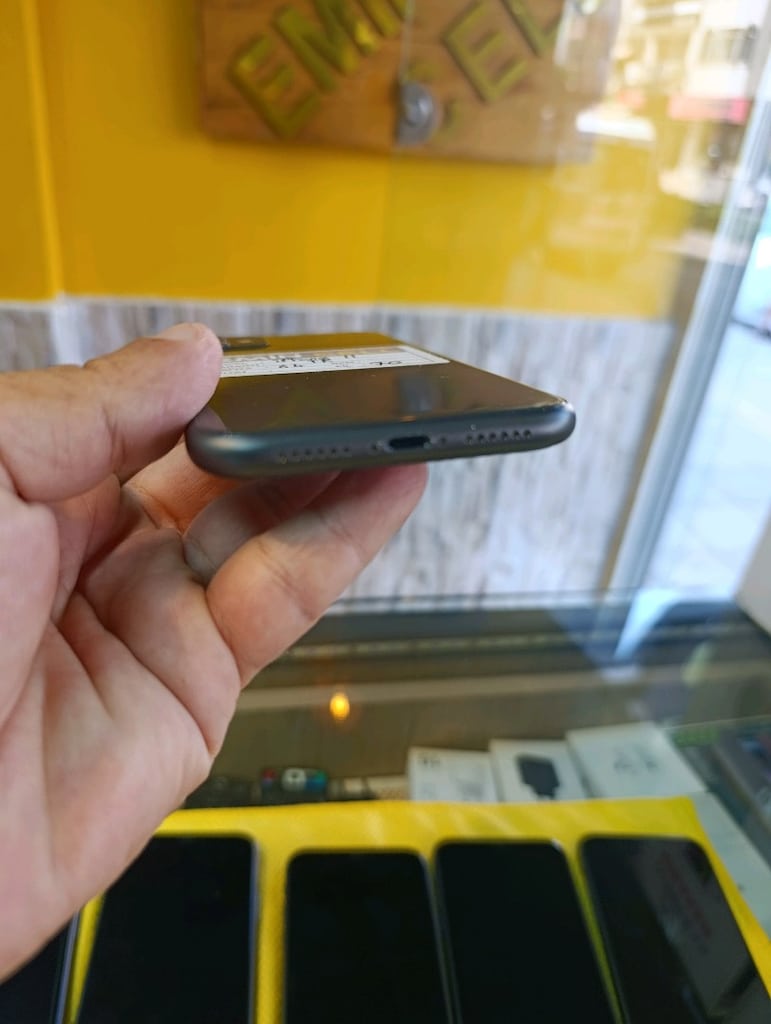 iPhone 11 TR - 2