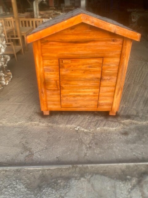 ahşap köpek kulübesi