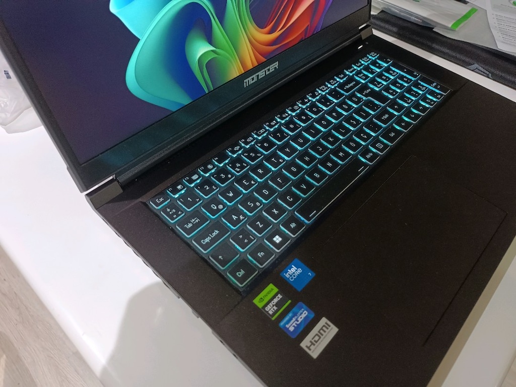 1 aylık MONSTER ABRA 17.3/144HZ/ CORE 7 ULTRA 250H 16 GB /1 TB - 17