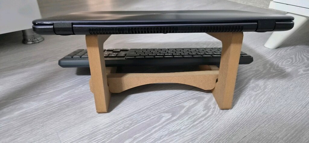 Laptop Yükseltici Stand – Sağlam ve Temiz - 2