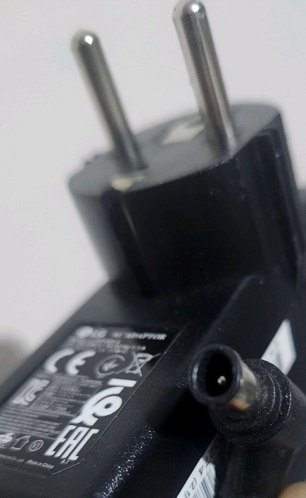 ORJİNAL LG 19V-2,1A ADAPTÖR - 2