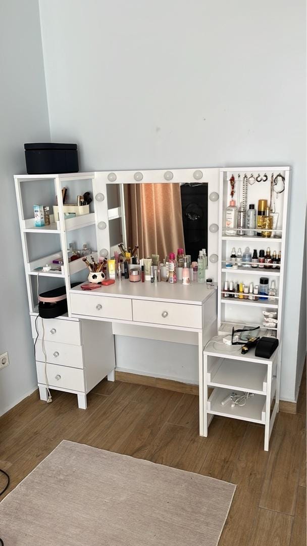 Led ışıklı Makyaj Masası