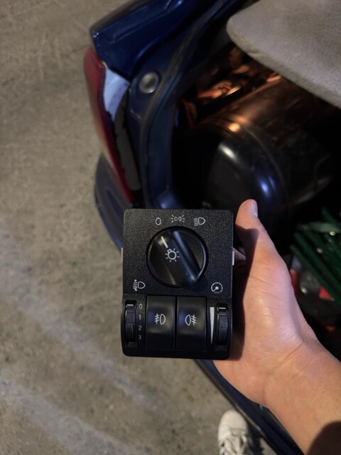 Opel Astra G far anahtarı sisli
