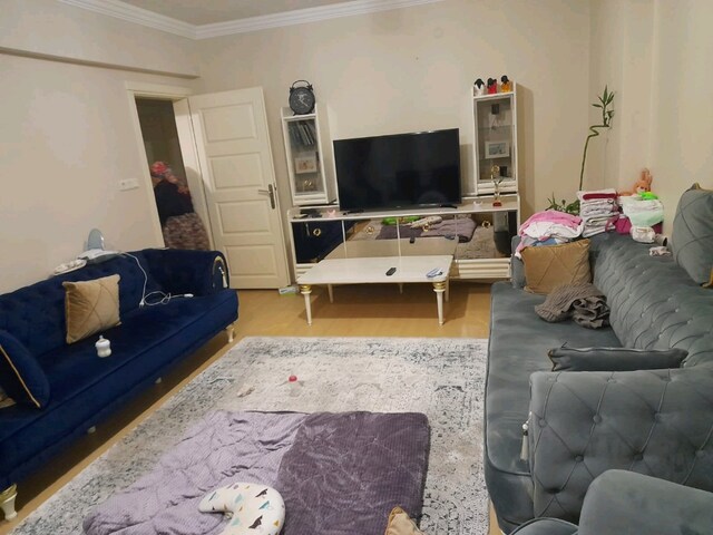 Ürün yeni gibidir aynalı tv unitesi altı dolap