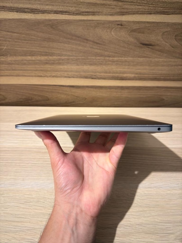 MacBook Air / M1 / 13 inç / 8 GB Ram / 256 GB Ssd - 6
