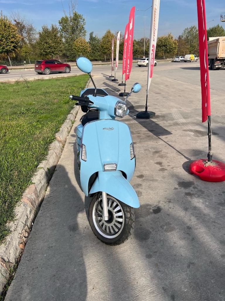 2000 Kilometre Bellina 125 cc Scooter - 4
