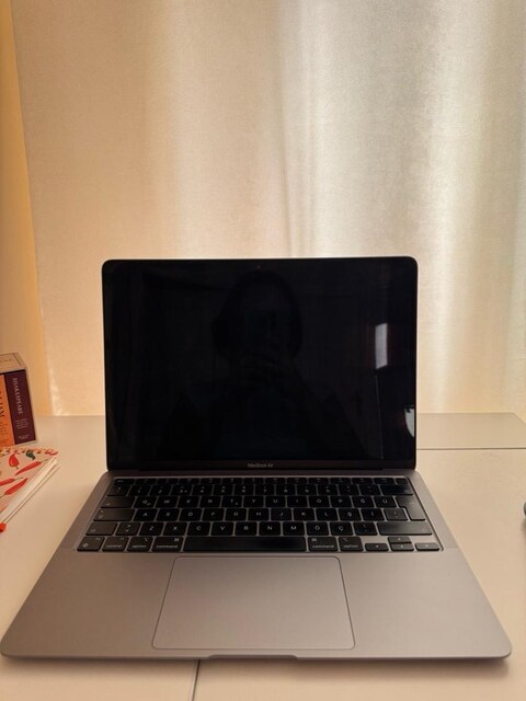 Macbook Air MGN63TU/A