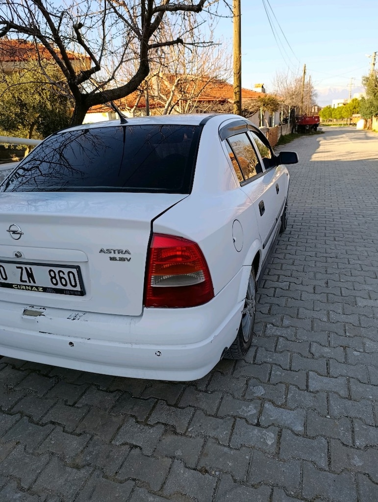 Beyaz Opel - 4
