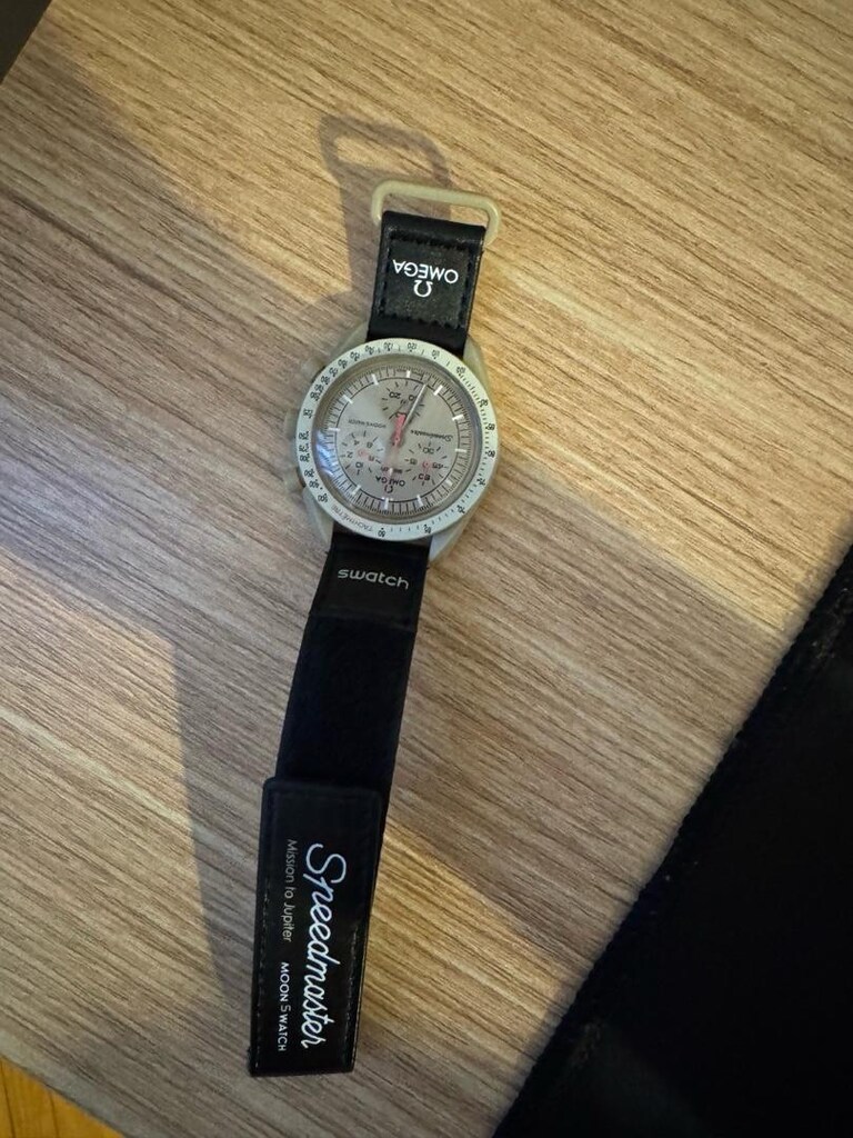 Omega Speedmaster & Swatch Jupiter saat - 2