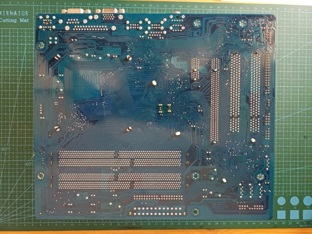 Gigabyte Anakart İntel Xeon İşlemci 4GB Ram - 2