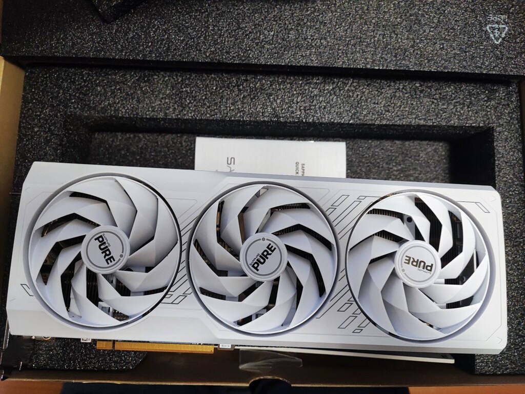 SAPPHIRE RADEON 7800XT 16 GB PURE WHITE - 2