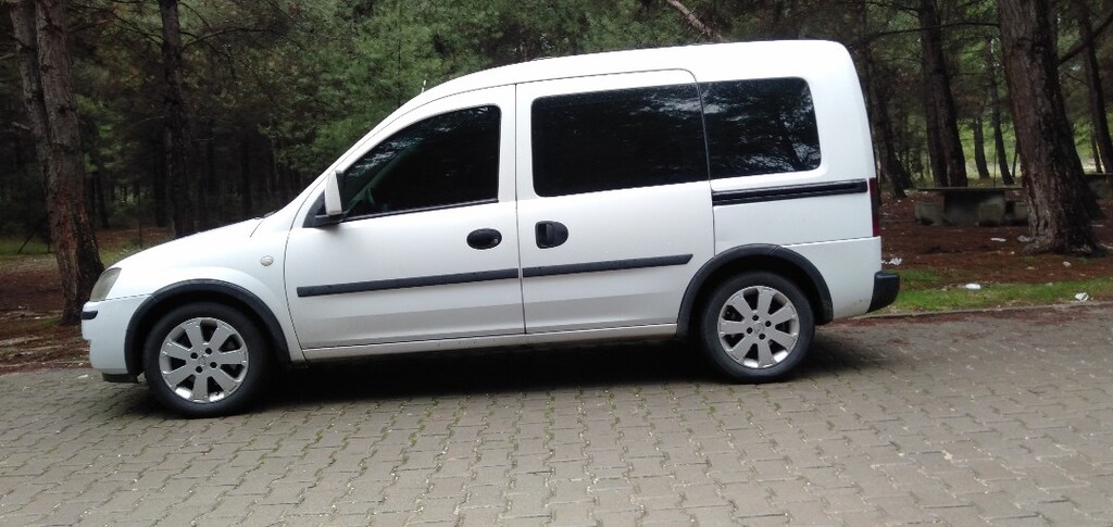 Otomobil Ruhsatlı full orjinal bakımlı araç İzmir de - 2