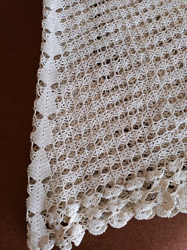 Yuvarlak dantel masa örtüsü - 5