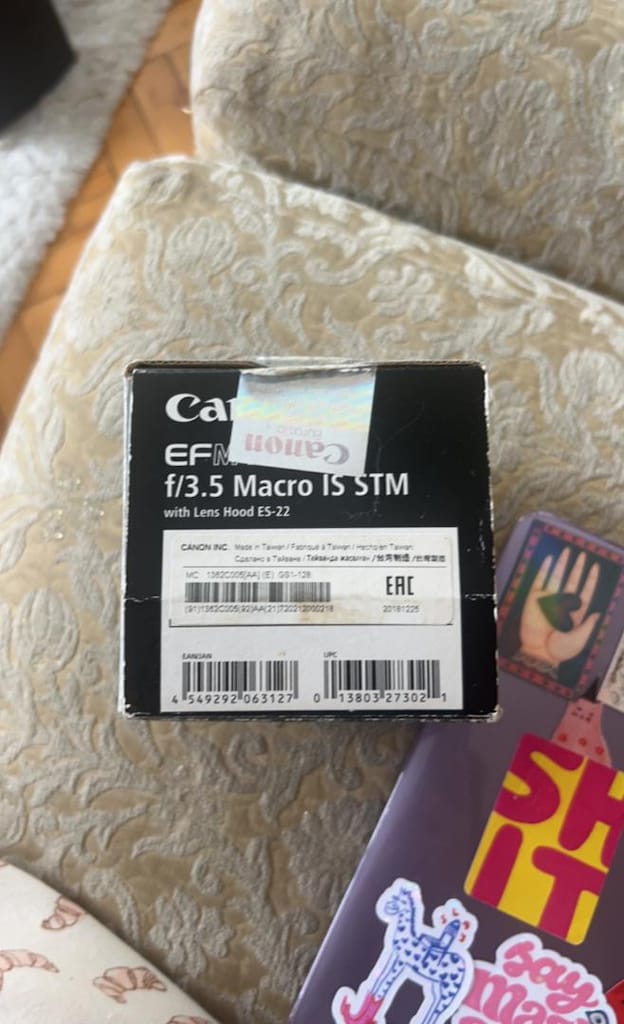 EFM 28mm f/3.5 Macro IS STM Lens Box - 2