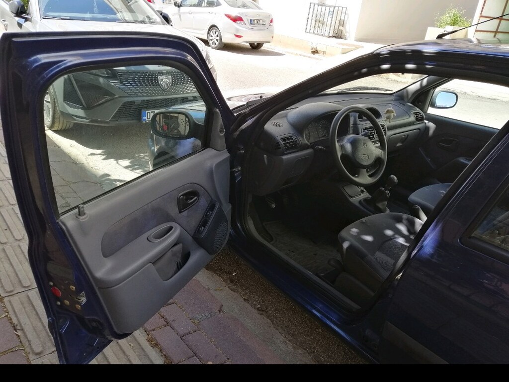 SAHİBİNDEN DÜŞÜK KİLOMETRELİ DEĞİŞENSİZ KLİMALI RENAULT clio 2 1.4 RTA - 7