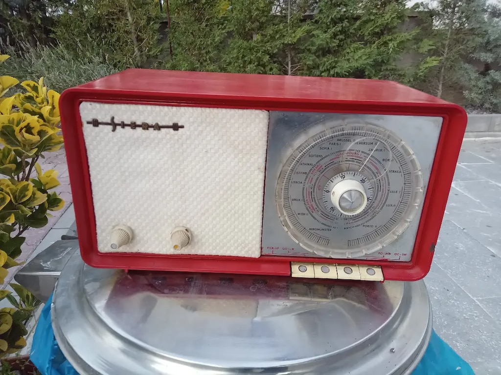 1962 imalı FM'li SİERRA LAMBALI RADYO SAĞLAM
