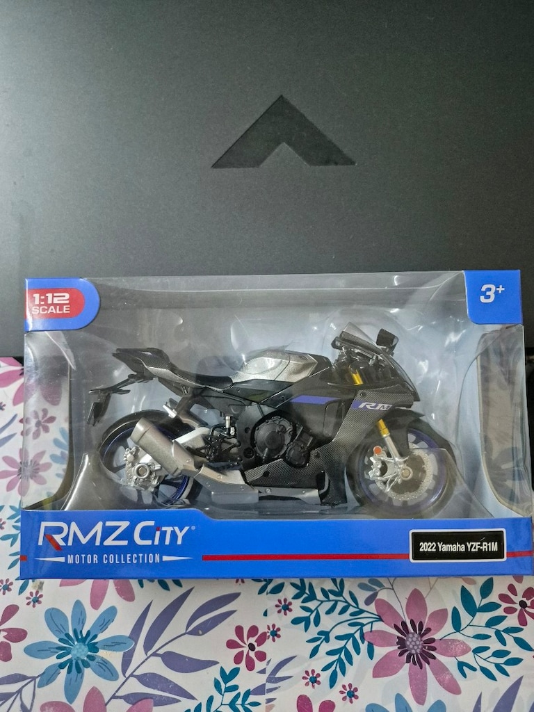 RMZ CITY 2022 Yamaha YZF-R1M