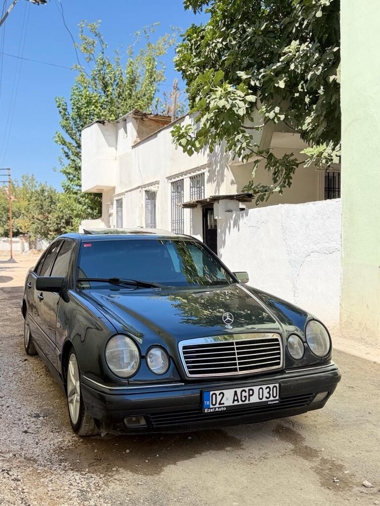 MERCEDES E200 - 4