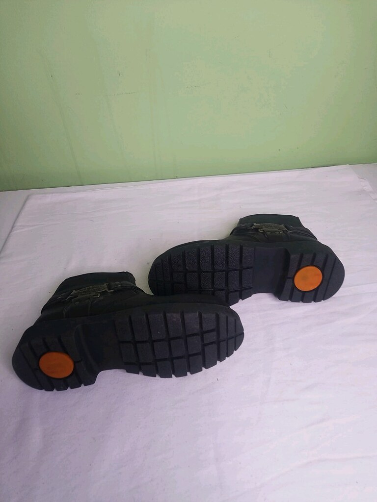 Siyah Tokalı Kadın Kauçuk Bot - 4