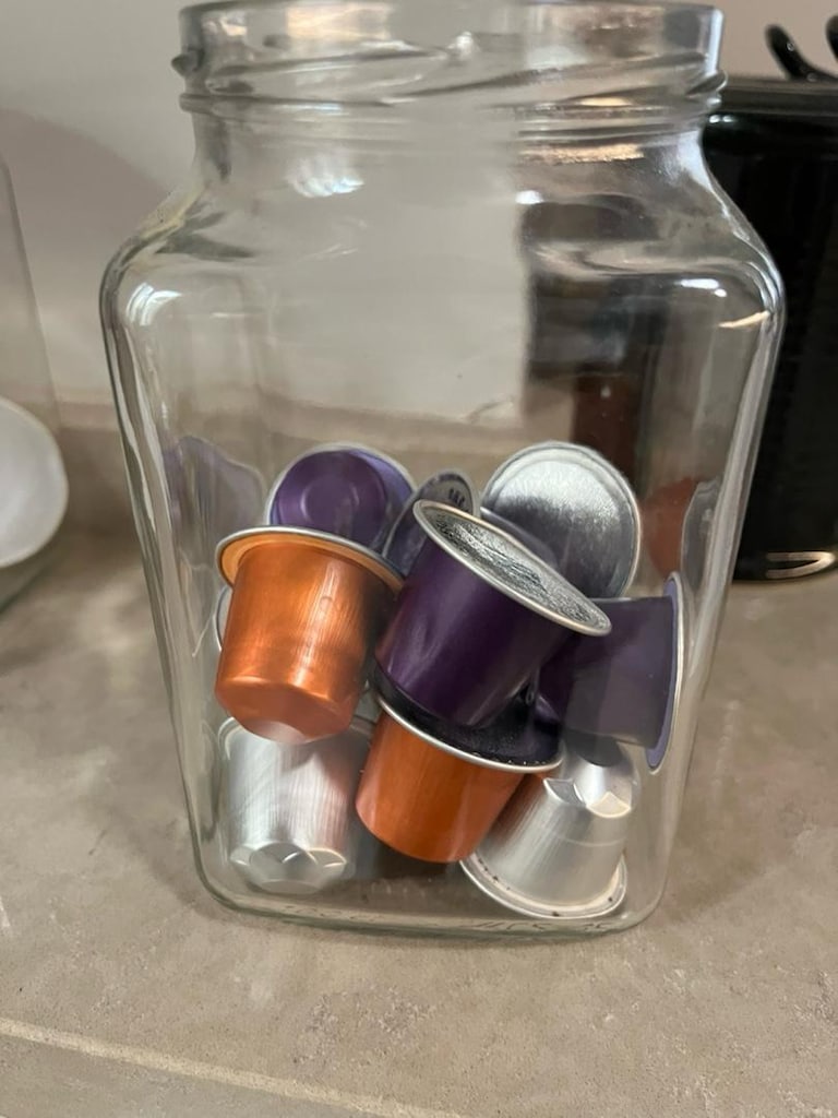 Nespresso Kahve Makinesi (essenza mini red) - 3