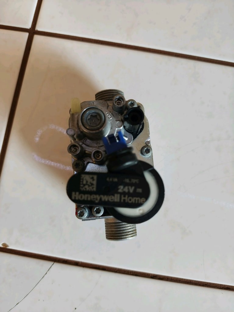 Honeywell markasına ait 24V (4.4VA) beslemeli kombi gaz valfi. durumun - 8