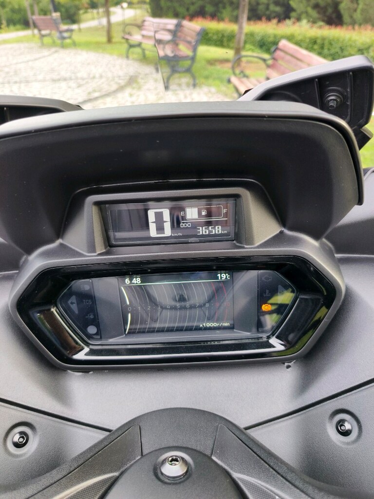 YAMAHA XMAX 300 TECH MAX - 6