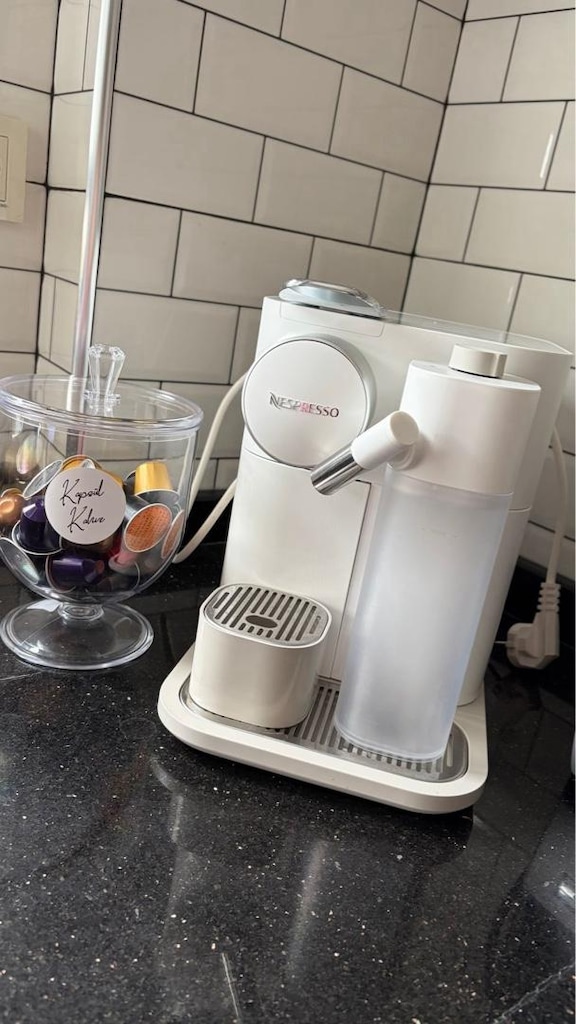 Nespresso Tam Otomatik Kapsüllü Kahve Makinesi