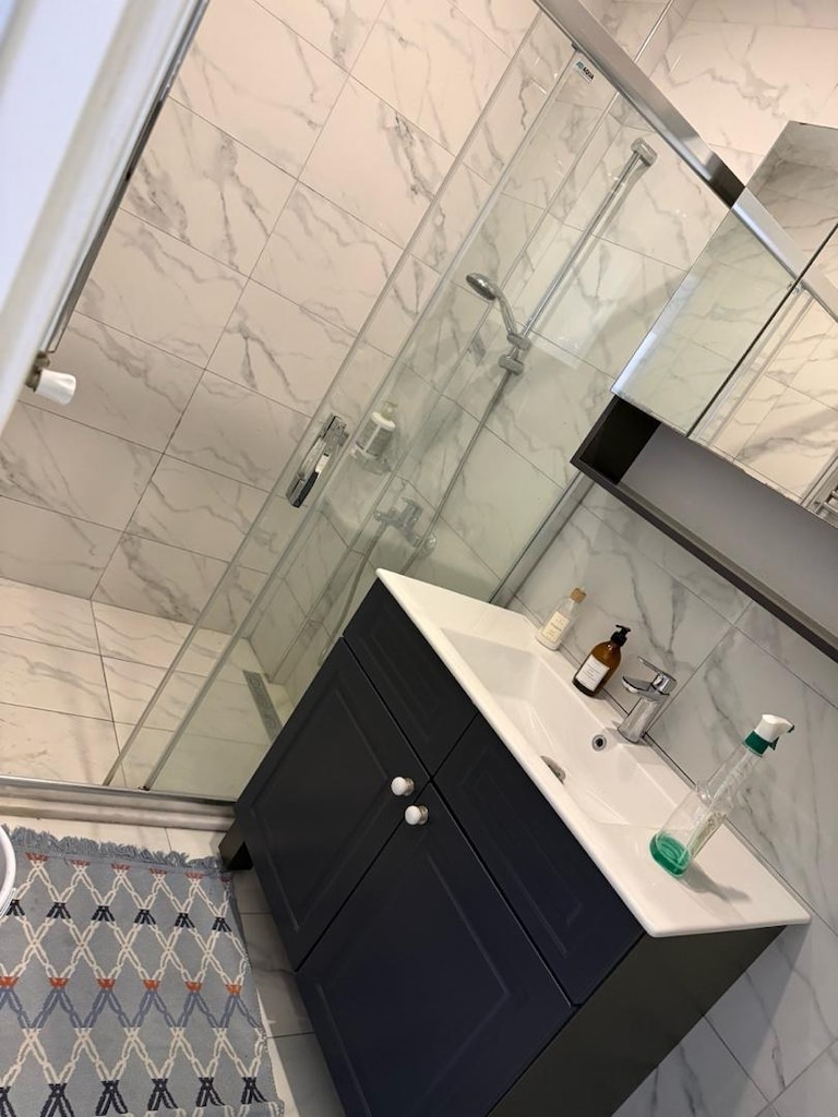 banyo dolabı üst aynalı - 2