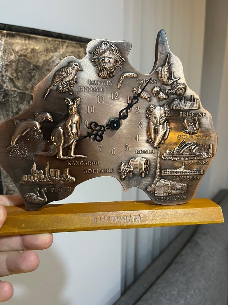 Avustralya kıtası şeklinde tasarlanmış masa saati - 2