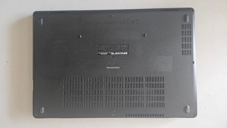 Dell Latidute 5590 İ7 8.Nesil 8 GB Ram 512 GB SSD 15.6" FULL HD - 8